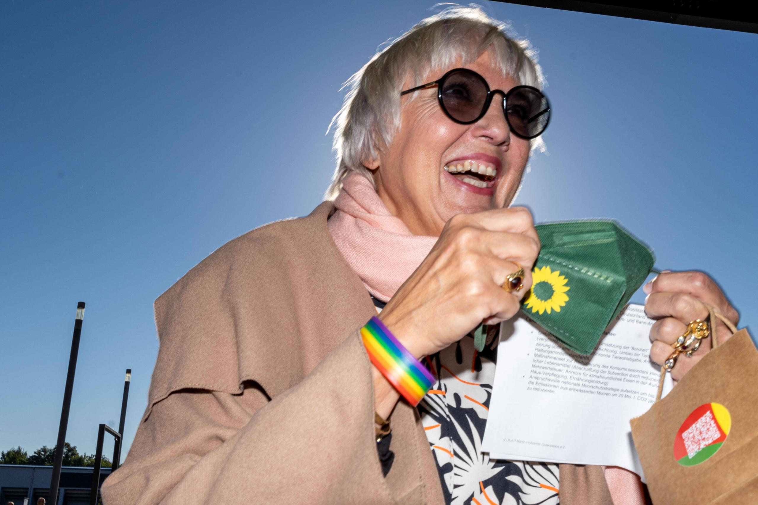 Claudia Roth feiert den Marsch durch die Institutionen. Mit der FDP?